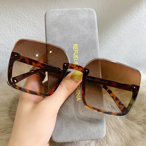 Óculos de Sol Feminino Square - LabelyStore